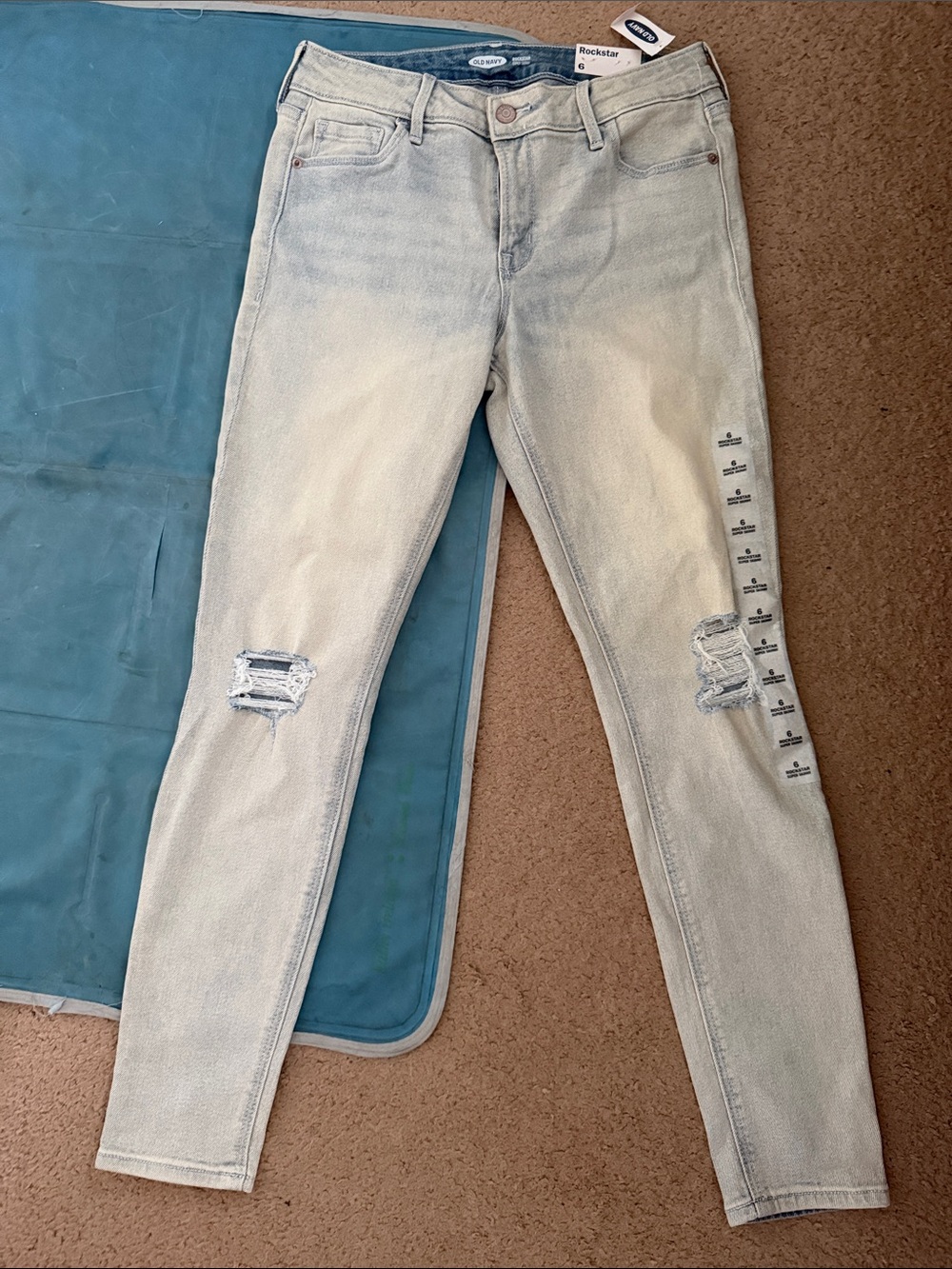 Old Navy Women's Light Wash Distressed Skinny Jeans